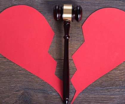 离婚诉讼需要哪些费用，离婚协议书女方净身出户合理吗